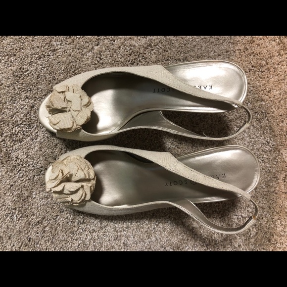 Karen Scott Gold / Cream Linen Heels - Picture 1 of 3